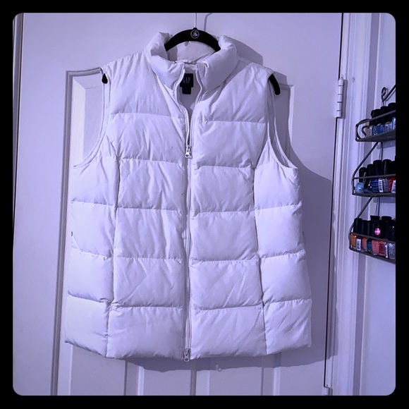 White puffer vest - Picture 1 of 1